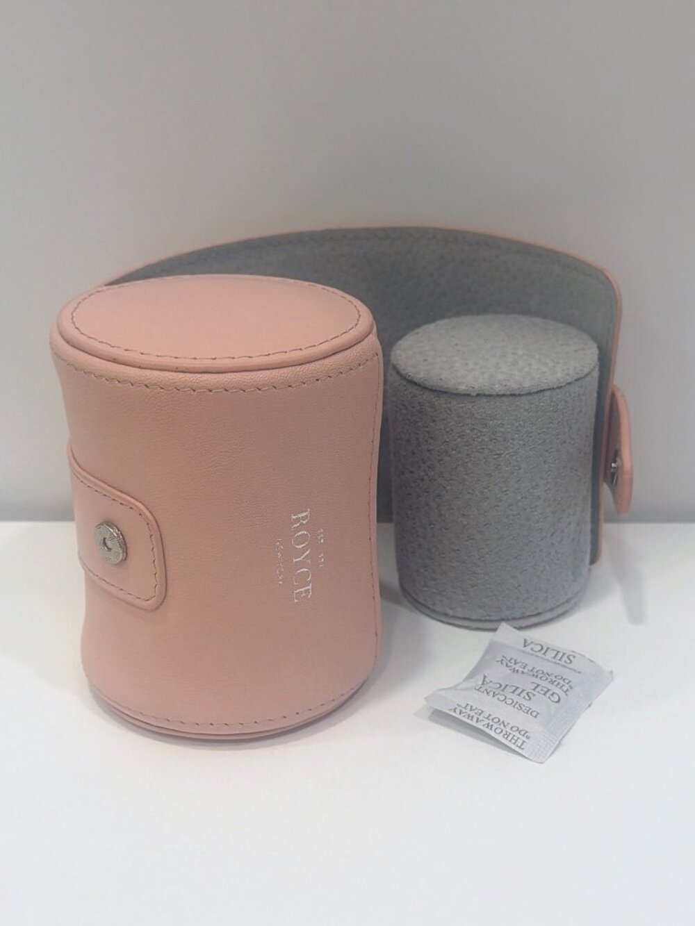 ROYCE New York Leather Single Watch Travel Roll Case - $165